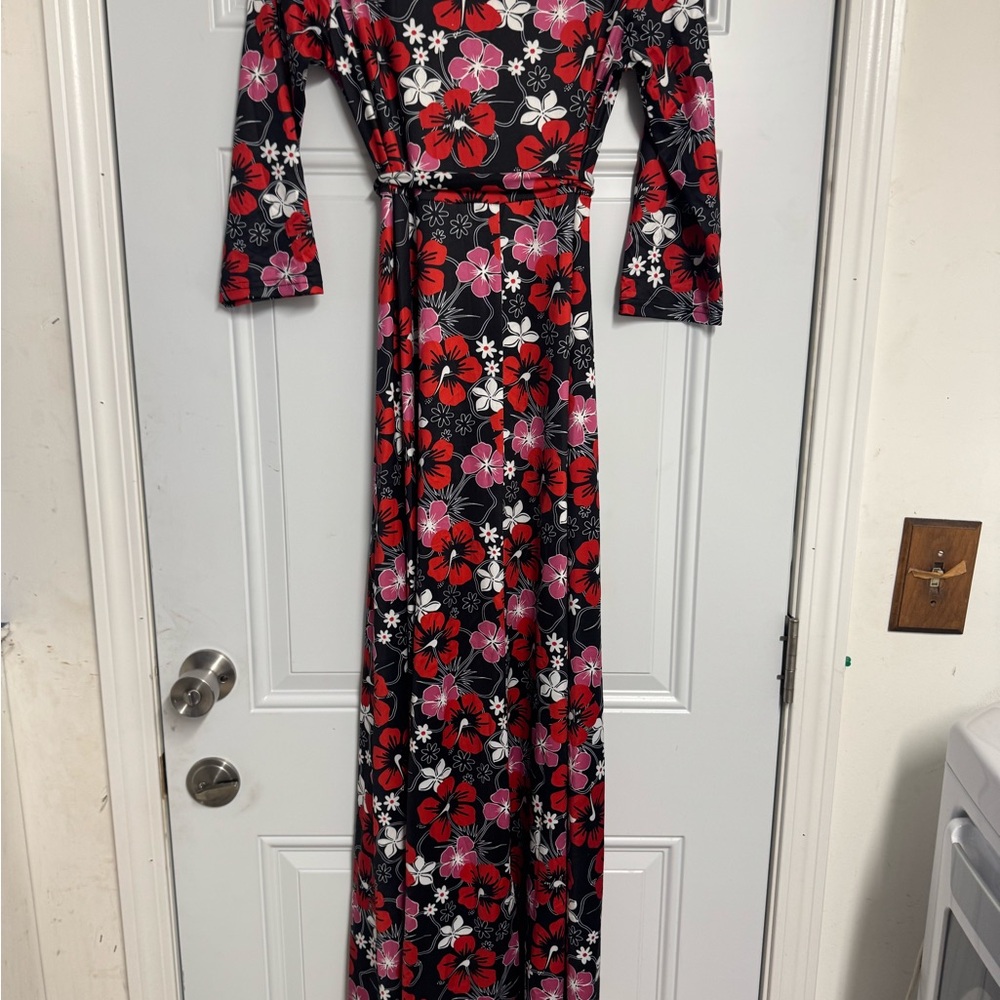 Chic Floral Maxi Dress - Black, Red, and Pink - Picture 6 of 6